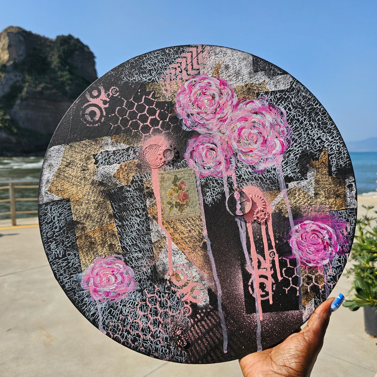 Black Victorian Floral Graffiti, Round Abstract Graffiti Floral Painting-Pink Roses Mixed Media Art Canvas
