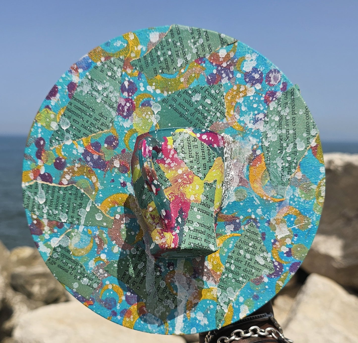 Read and Sip Unique Art Cafe Vibes