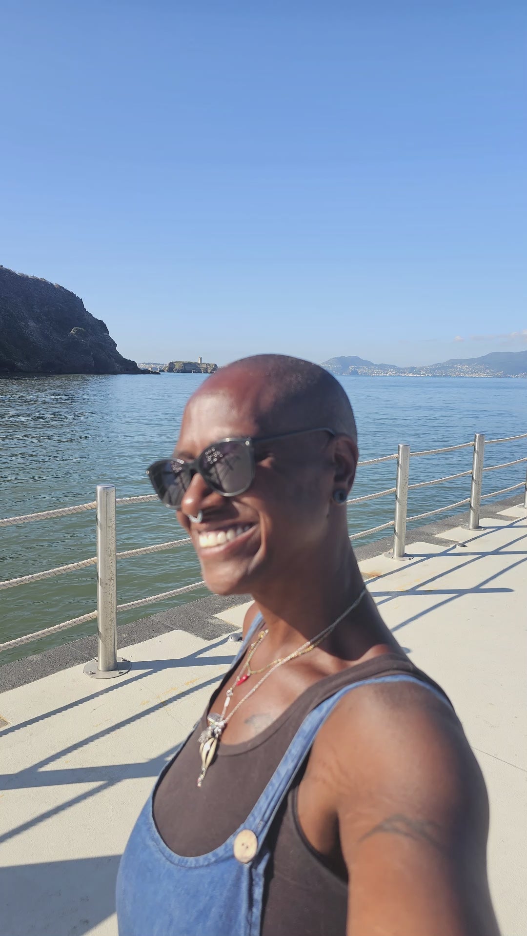 Carica il video: Emtional take on being an emerging artist